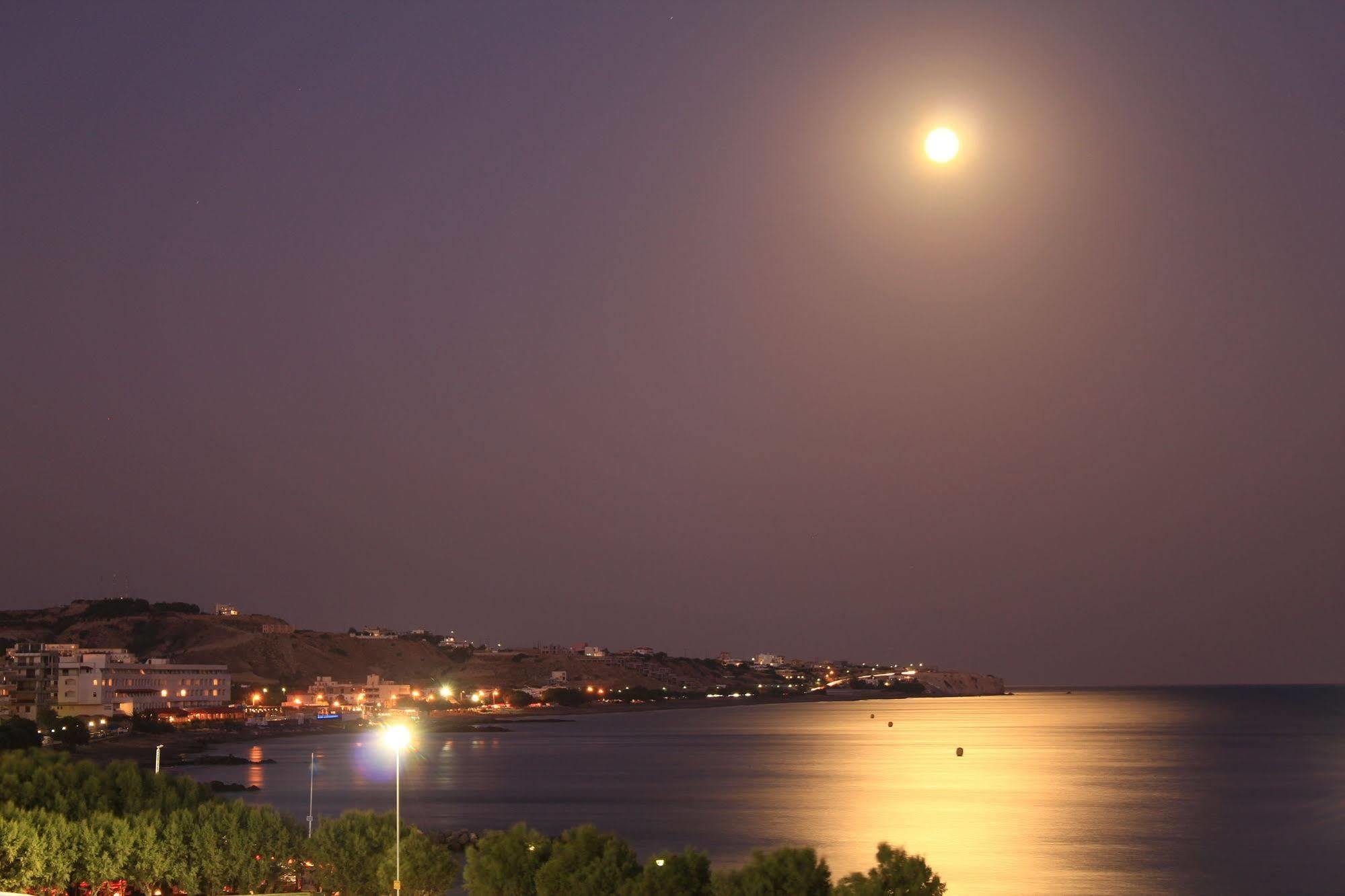 Astron Hotel Ierápetra エクステリア 写真