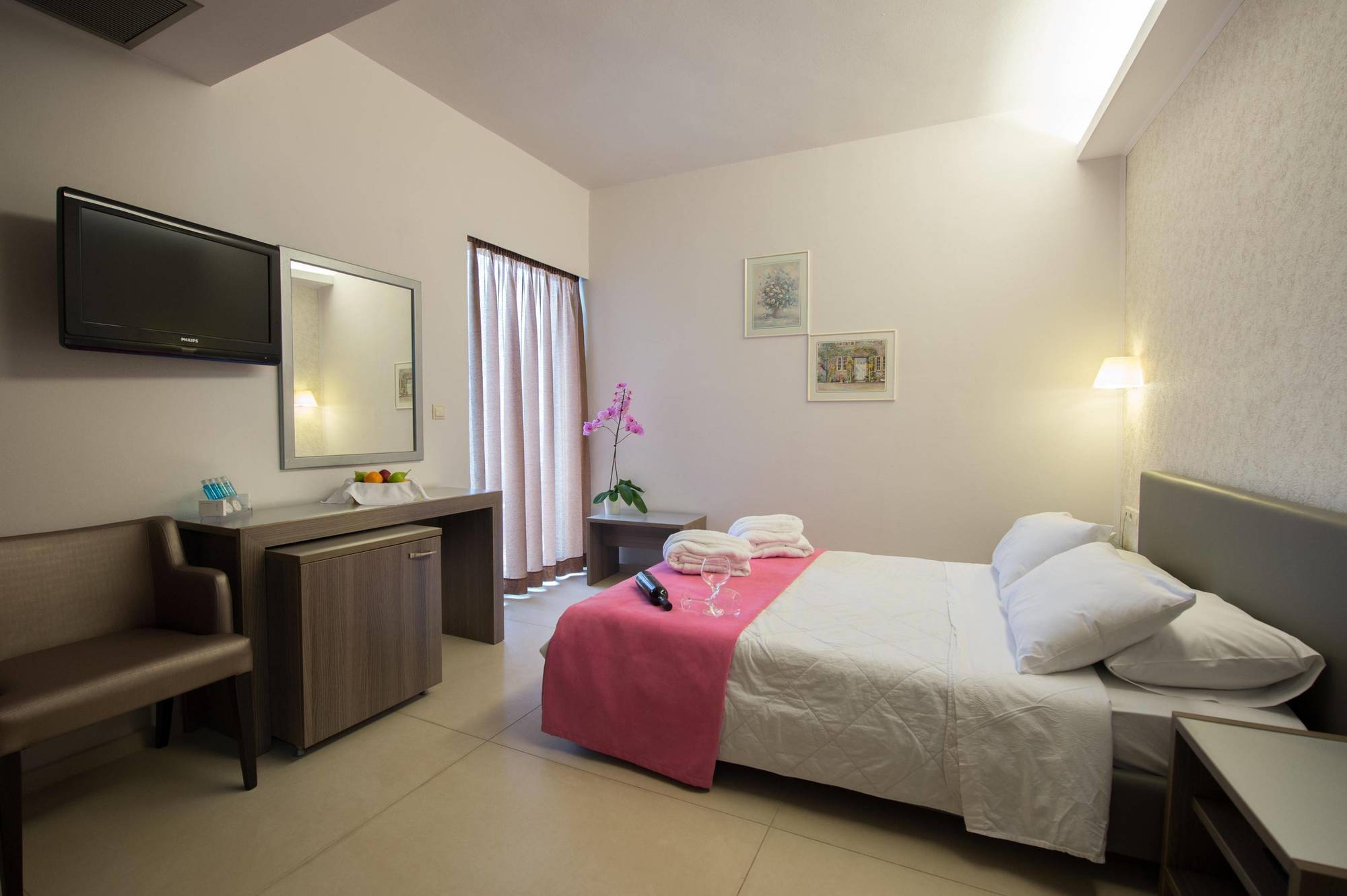 Astron Hotel Ierápetra エクステリア 写真